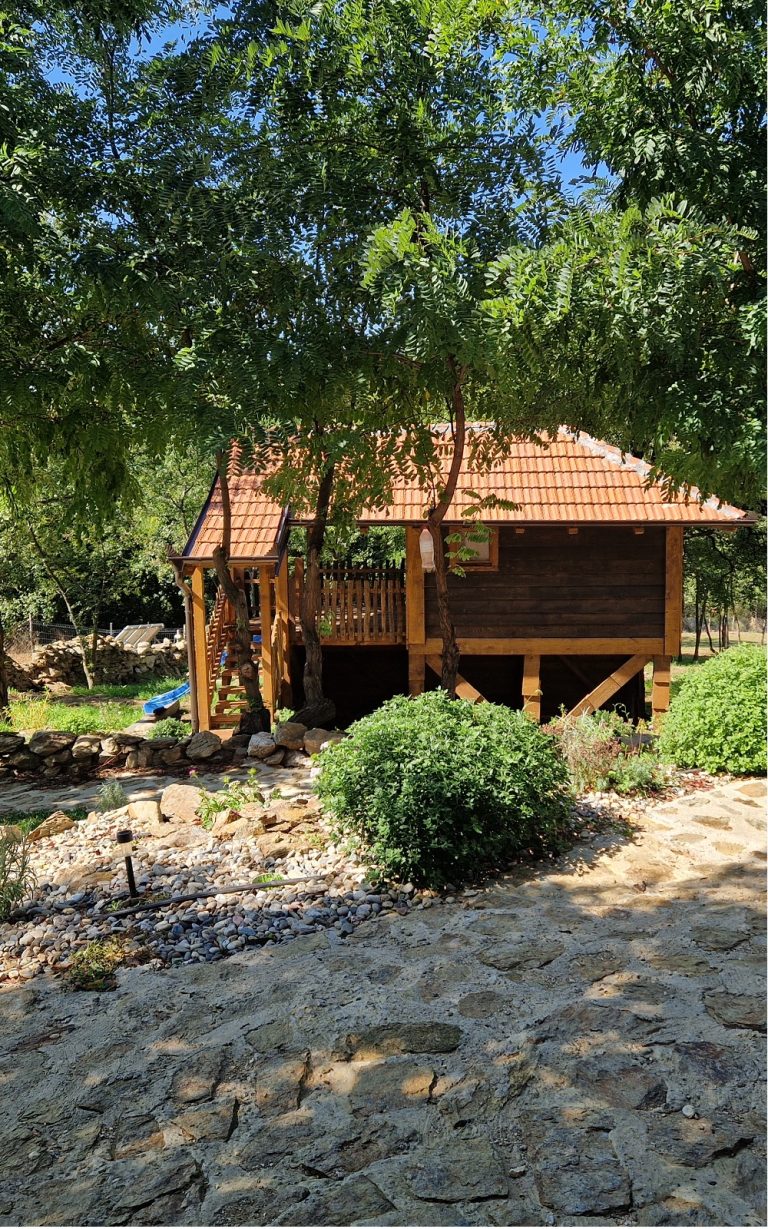 kamene staze oko objekta limenko