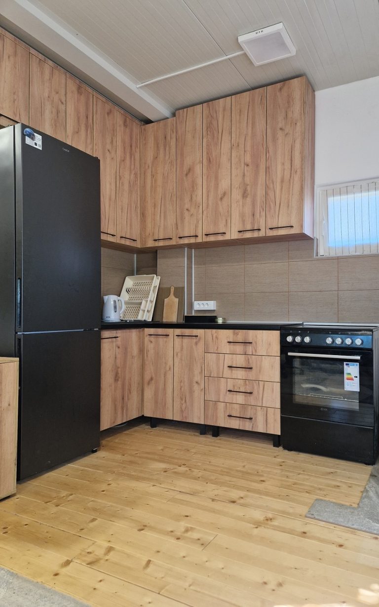 kuhinja i fizider limenko