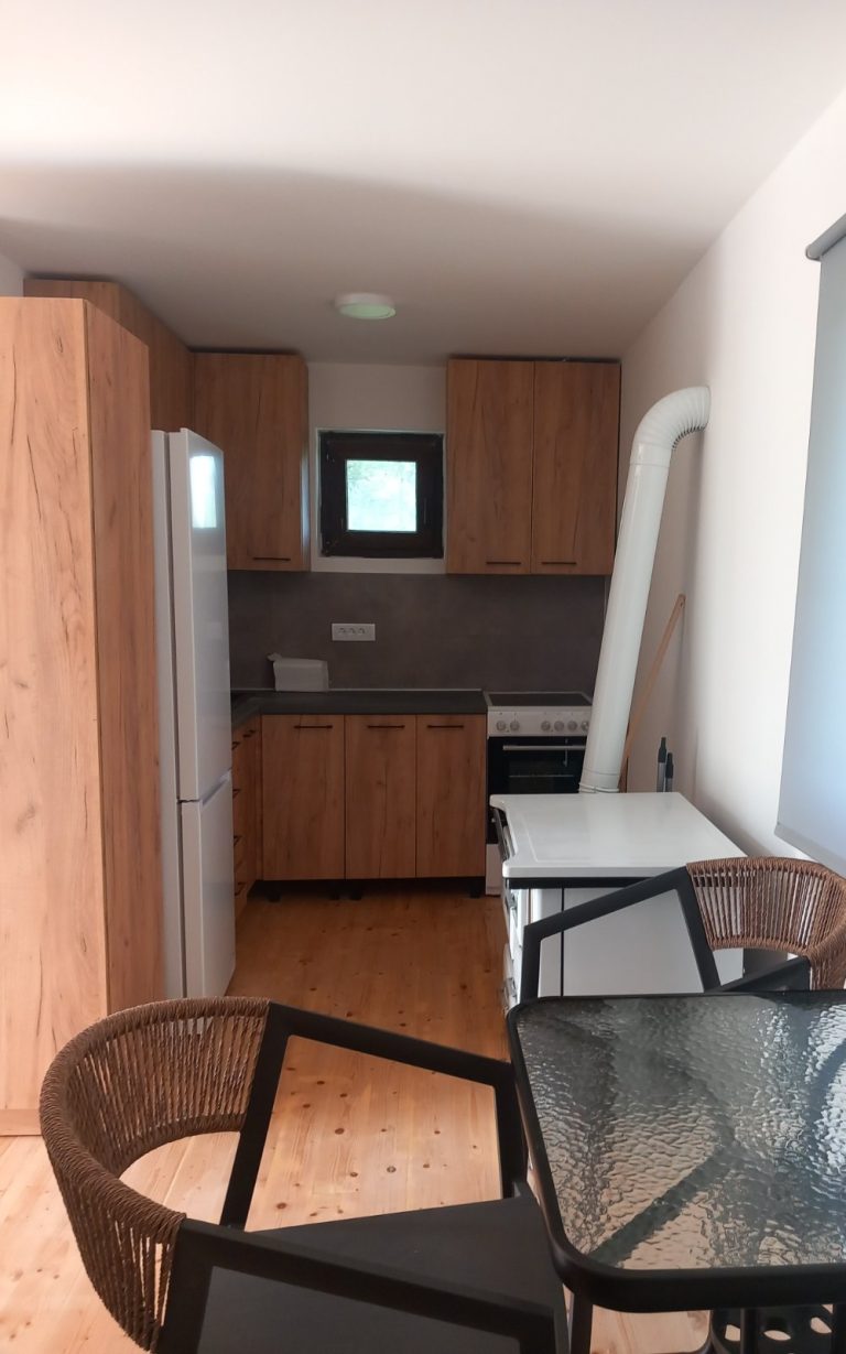 kuhinja u kući debeljko