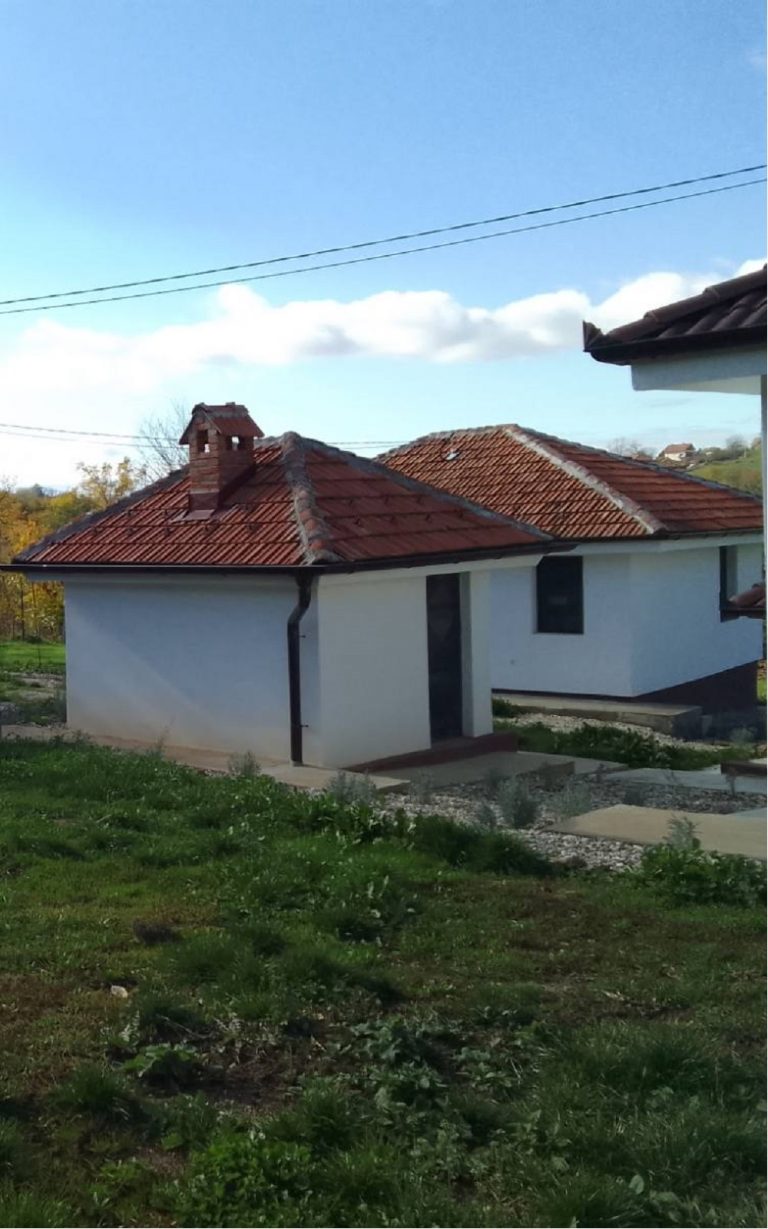 ognjište pored kuće debeljko