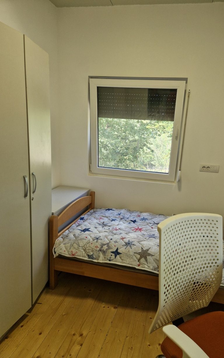 spavaća soba limenko