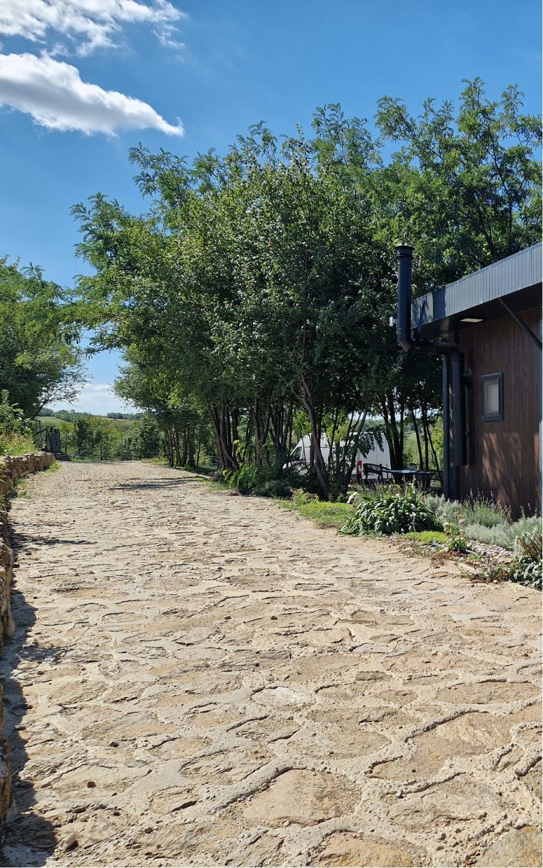 staze pored objekta limenko