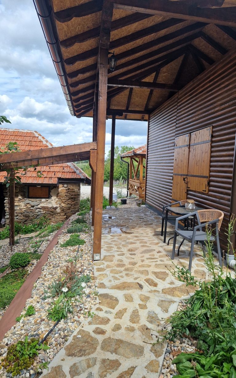 terasa drvenka i pogled