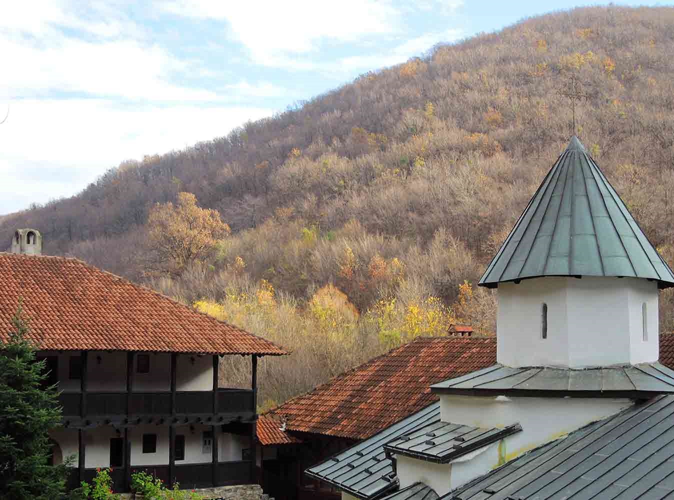Manastir Voljavča u okolini Domaćinstva Šumadija