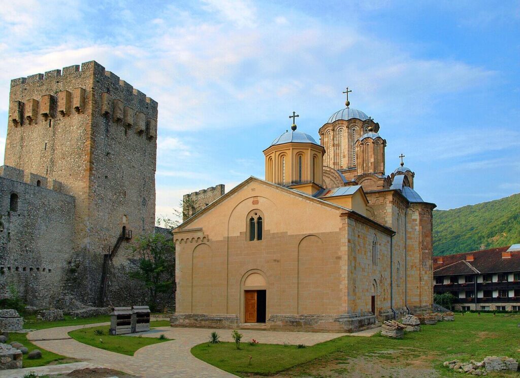 Manastir Manasija crkva Svete Trojice izlet i obilazak manastira Šumadija
